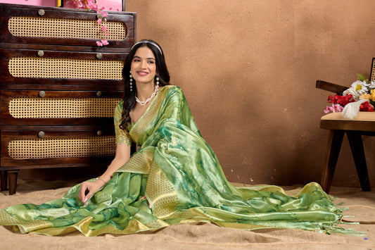 Elegant Green Soft Silk Blend Saree With Designer Pallu For Women